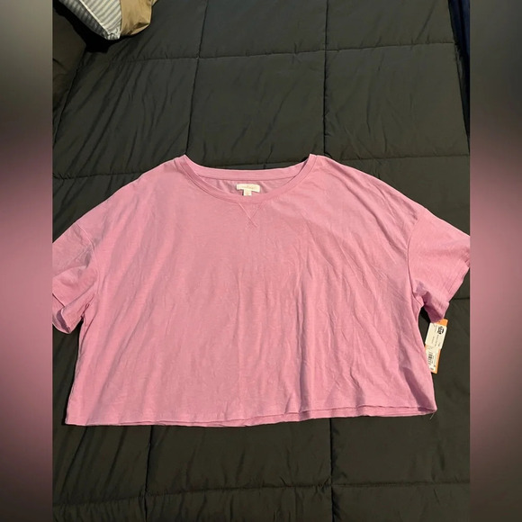 Colsie Boxy Cropped Tee - Picture 4 of 10